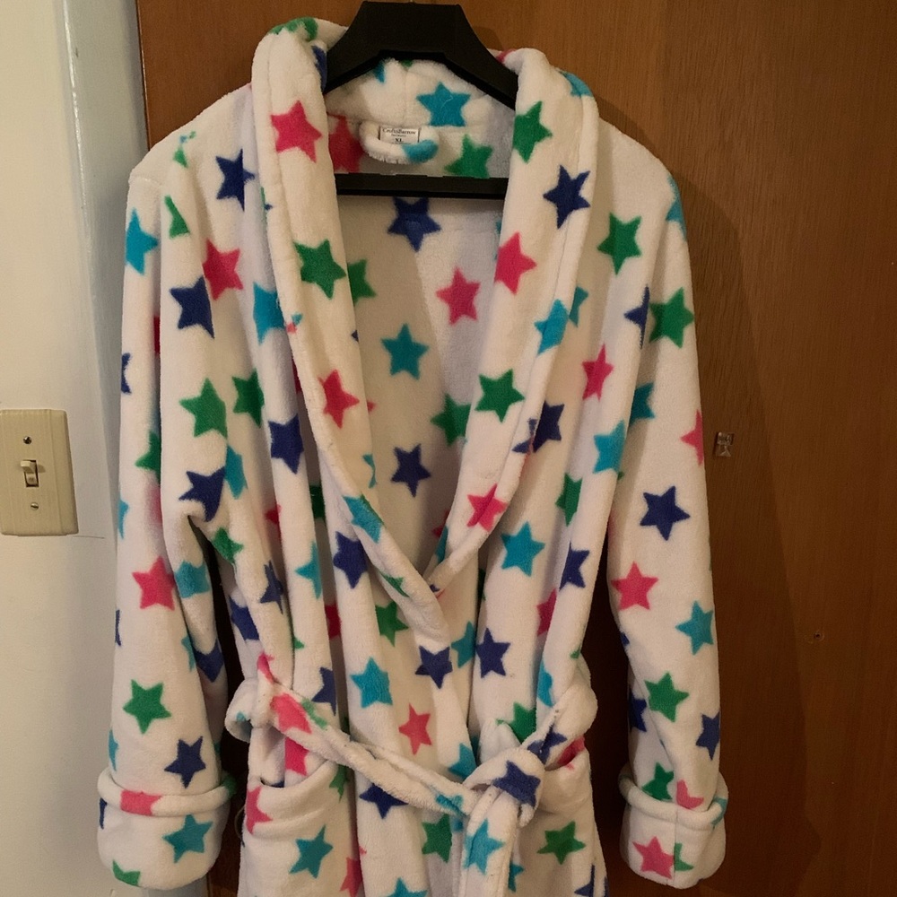 Cozy and warm robe with belt tie closure. XL.